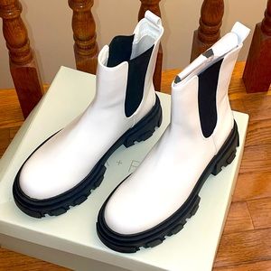 Oak + fort boots. Brand new never worn.